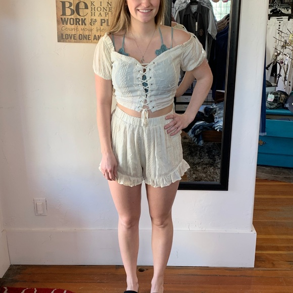 Illa Illa 2 piece white short set - Picture 4 of 5